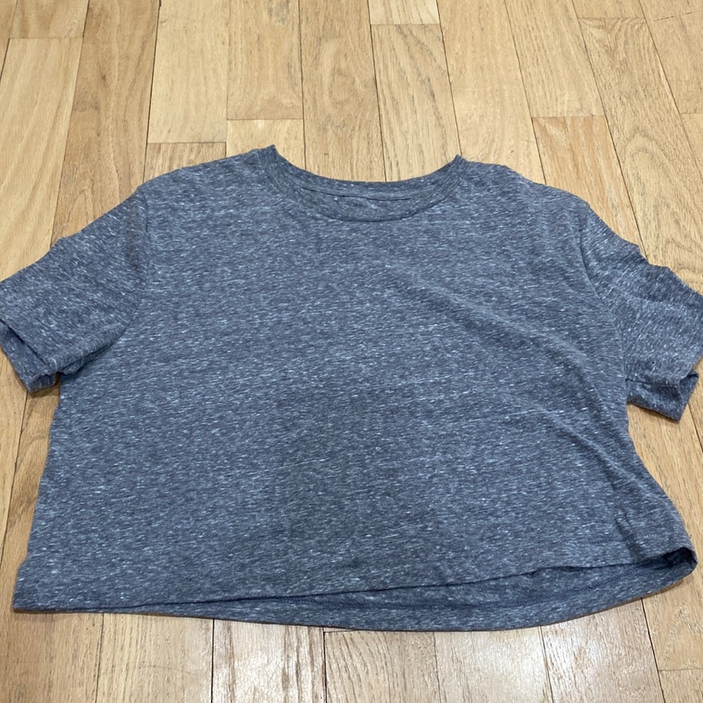 Aero womens grey tee shirt sz m